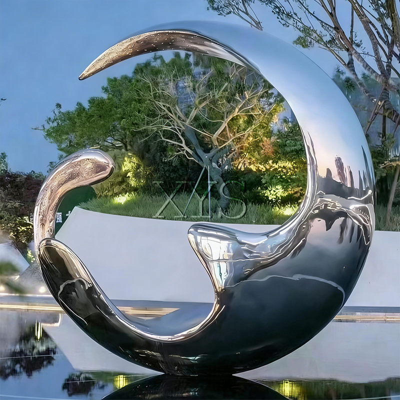 Vatten och måne spegel halvmåneskulptur