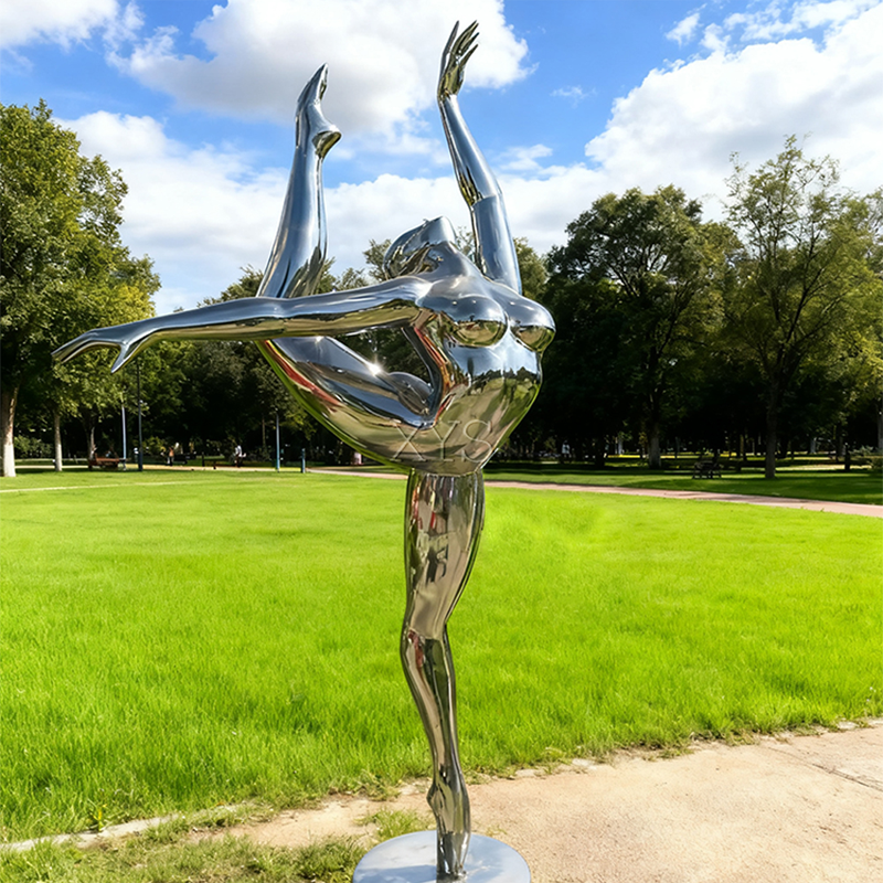 Grace in Motion Mirror Dancer Skulptur